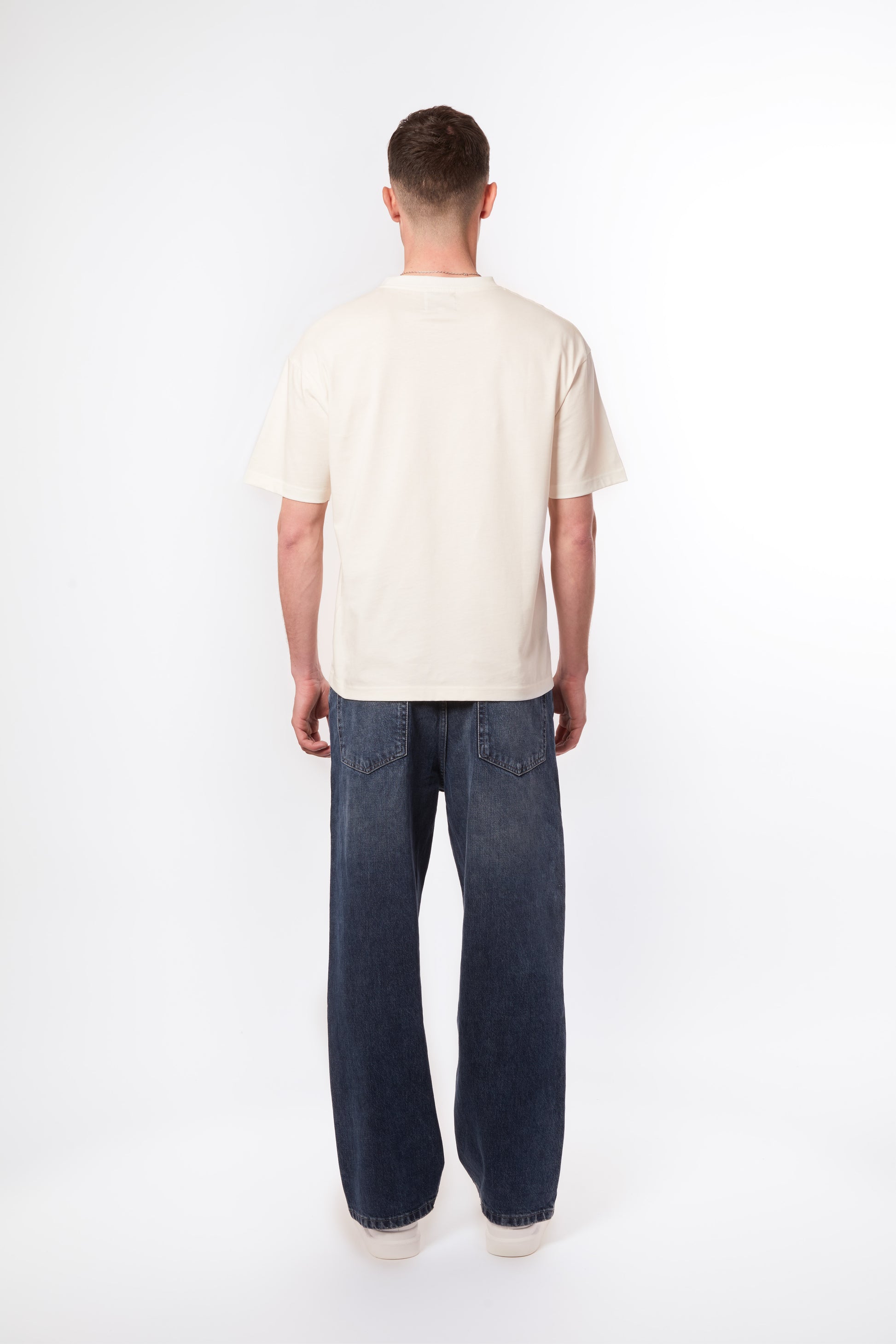 oatmilk t-shirt, offwhite t-shirt men, cream t-shirt for men, t-shirt homme blanc cassé, minimalist men’s fashion, Parisian men’s streetwear, premium cotton t-shirt, urban fashion for men, inspired by COS, inspired by Jacquemus, summer vibes, riviera vibes, paris summer vibes, Forburi Paris, Forburi, Forburimen, menswear, menswearcasual
