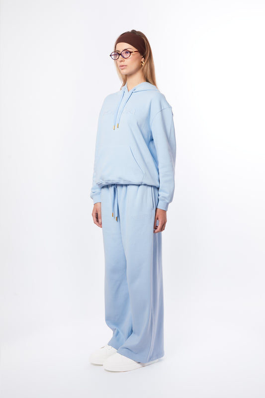 Forburi blue co-ord set for women – lagoon blue hoodie and pants set, soft and breathable, made for summer movement and minimalist style. Keywords: blue co-ord women, coordonné bleu femme, ensemble été femme, hoodie set femme pastel, tenue décontractée chic, summer vibes, riviera vibes, paris summer vibes, Forburi Paris, Forburi, womenswear, womenswearcasual


